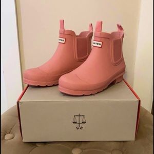 Hunter rain boots (light pink) Girl size 1.